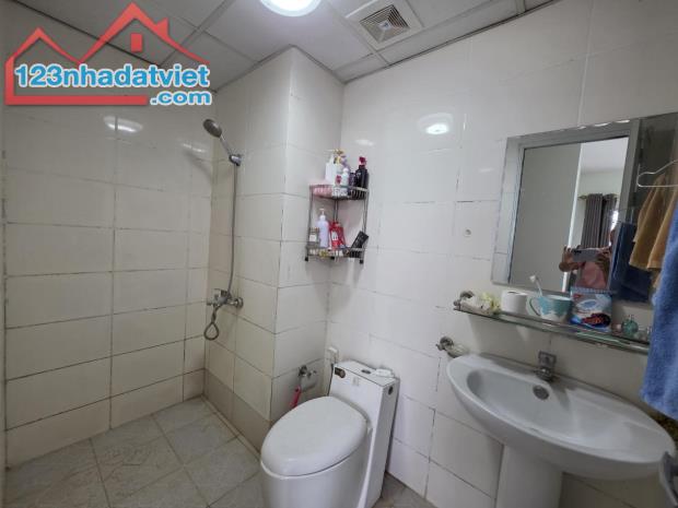 Nhỉnh 4 tỷ, 75m2, chung cư 02 ngủ, 02 WC, FULL nội thất, mặt phố Phùng Hưng, Hà Đông, Ký g - 4