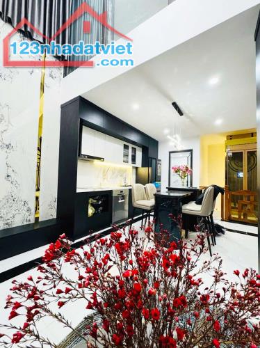 CHÍNH CHỦ BÁN NHÀ HAI BÀ TRƯNG 42M2x5T LÔ GÓC, THANG MÁY, OTO ĐỖ CỬA, NGÕ NÔNG THÔNG, KD