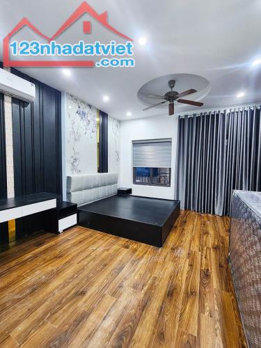 CHÍNH CHỦ BÁN NHÀ HAI BÀ TRƯNG 42M2x5T LÔ GÓC, THANG MÁY, OTO ĐỖ CỬA, NGÕ NÔNG THÔNG, KD - 4