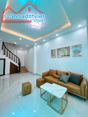 💥Nhà Đẹp Đống Đa, Gần Xã Đàn, Ngõ Ba Gác Tránh, DT 40m2, 5 Tầng, Full Nội Thất