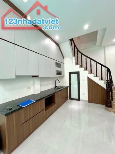 💥Nhà Đẹp Đống Đa, Gần Xã Đàn, Ngõ Ba Gác Tránh, DT 40m2, 5 Tầng, Full Nội Thất - 2