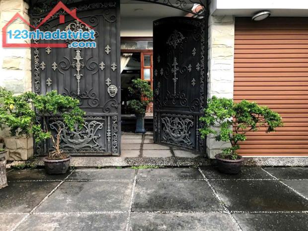 BIỆT THỰ HIỆP BÌNH CHANH - 250m2 - 3 TẦNG - VEN SÔNG