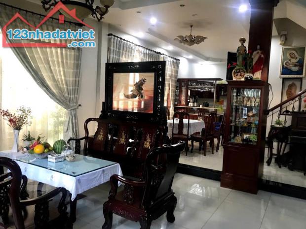 BIỆT THỰ HIỆP BÌNH CHANH - 250m2 - 3 TẦNG - VEN SÔNG - 1