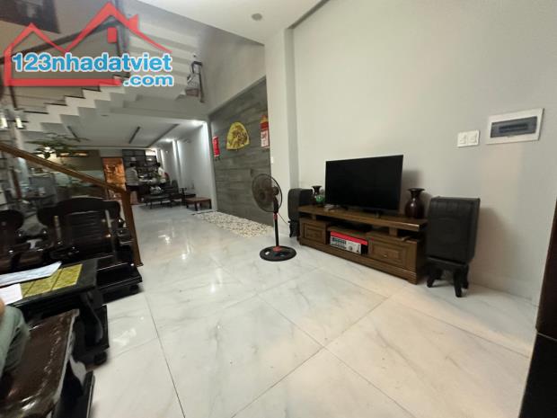 NHÀ HÀ VĂN TRÍ - 103M2 - 3 TẦNG - GẦN TRƯỜNG TIỂU HỌC DIÊN HỒNG - NHÀ KIÊN CỐ - 5.6 TỶ