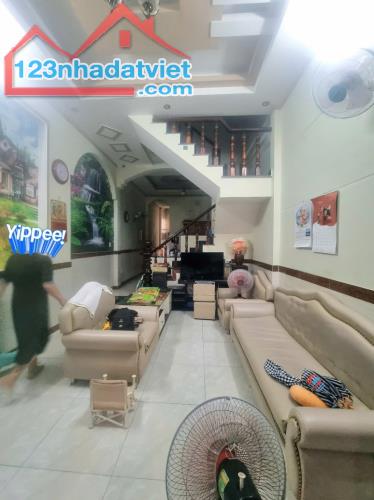 Bán nhà 1 Trệt 1 Lầu Đông Hòa,đường xe hơi vào tận nhà,cách đường lơn 50m