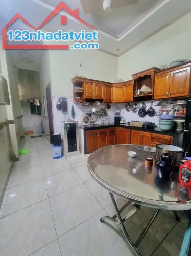 Bán nhà 1 Trệt 1 Lầu Đông Hòa,đường xe hơi vào tận nhà,cách đường lơn 50m - 2