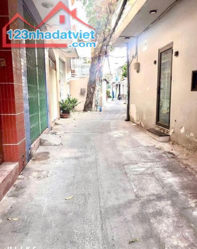 BÁN NHÀ 3L MỚI ĐẸP Ở NGAY - GẦN CHỢ GV - NGUYỄN VĂN NGHI .GIÁ 2,950 TỶ - 1