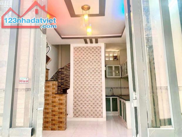 BÁN NHÀ 3L MỚI ĐẸP Ở NGAY - GẦN CHỢ GV - NGUYỄN VĂN NGHI .GIÁ 2,950 TỶ - 2
