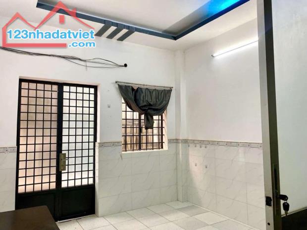 BÁN NHÀ 3L MỚI ĐẸP Ở NGAY - GẦN CHỢ GV - NGUYỄN VĂN NGHI .GIÁ 2,950 TỶ - 4