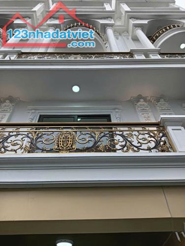 NHÀ ĐẸP - ĐC E Hưng Cần Bán Nhanh Căn Nhà Mặt Ngõ 85 Bát Khối, Long Biên, Hà Nội