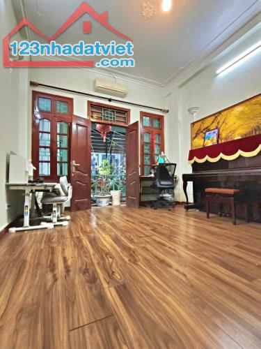 Bán nhà đường Láng, Đống Đa, nhà đẹp, 40m2, 4 tầng, MT4m, ngõ rộng, gần ô tô