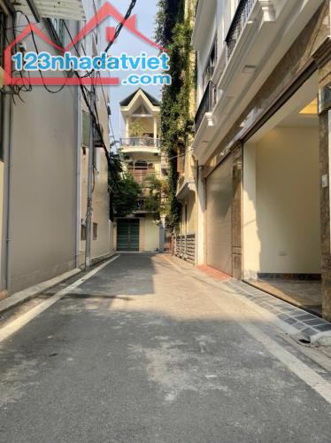 HOA HẬU NGUYỄN SƠN – 50M2 – 5 TẦNG – Ô TÔ NGỦ TRONG NHÀ – THANG MÁY – THIẾT KẾ HIỆN ĐẠI –