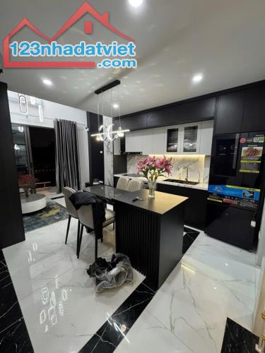 HOA HẬU NGUYỄN SƠN – 50M2 – 5 TẦNG – Ô TÔ NGỦ TRONG NHÀ – THANG MÁY – THIẾT KẾ HIỆN ĐẠI – - 3