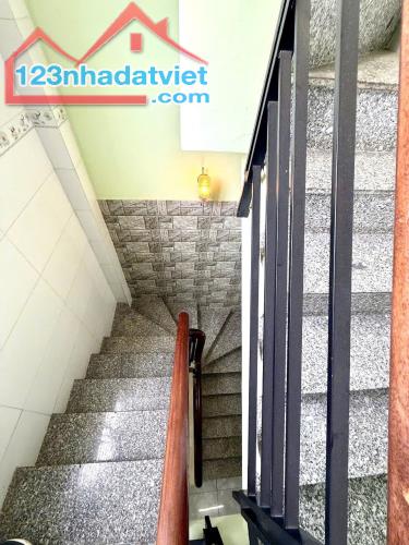 Bán Nhà Tân Phú,Trịnh Đình Thảo, sát mặt tiền, 4 Tầng, 3 phòng ngủ chỉ 4 tỷ 200 TL - 2