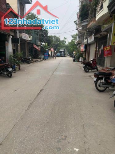 Bán nhà phố Vĩnh Tuy – nhà đẹp ở ngay, gần cầu Vĩnh Tuy – giá rẻ bất ngờ!