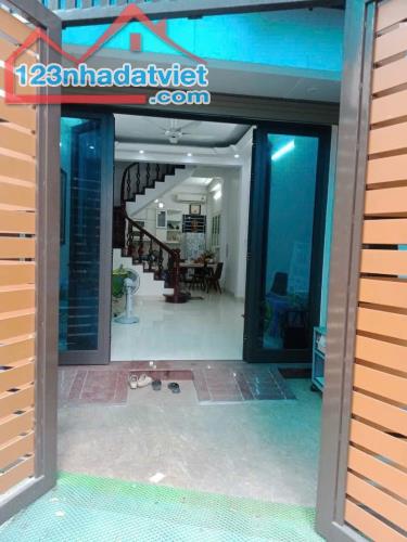 NHÀ ĐẸP PHÂN LÔ HOÀNG MAI VỊ TRÍ CHỢ KINH DOANH SẦM UẤT - 1
