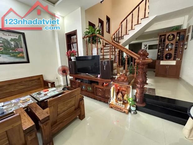 Bán nhà 3 tầng Thạch Lam 95m2 gần biển - Nhà đẹp, cho thuê tốt giá bán nhanh