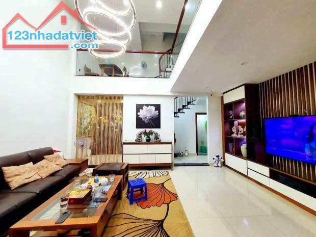 PHÂN LÔ Ô TÔ TRÁNH NGUYÊN HỒNG, ĐỐNG ĐA,40M, 5T, MT 4M, GIÁ 17 TỶ