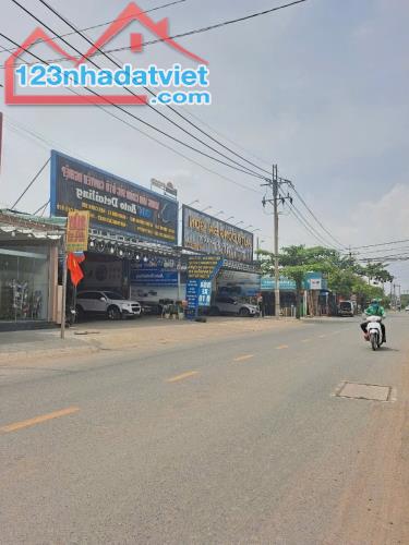 HÀNG HIẾM, 2 mặt tiền, Sát Vinhome Quận 9, DT 89m2 ( 6.4 x 15) chỉ 4 ty Hơn.