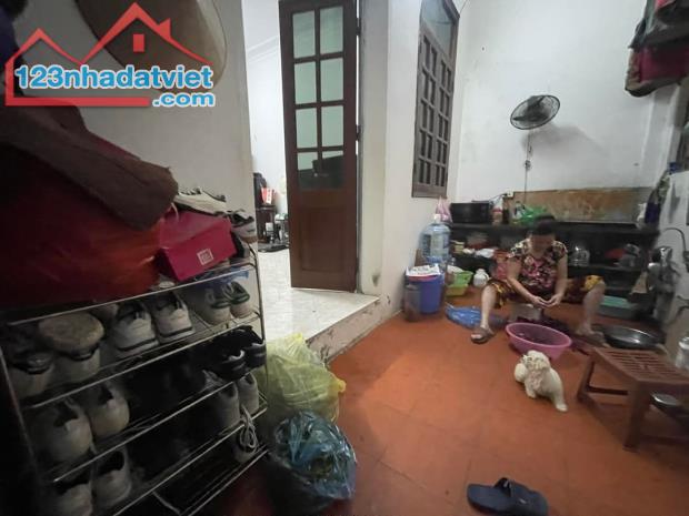 Chính Chủ Cần Bán gấp Nhà phố Khương Đình  -DT :46 M x4 Tầng  - Mt, 4 M  ( giá 6.95 tỷ )