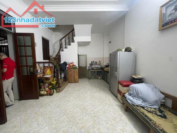 Chính Chủ Cần Bán gấp Nhà phố Khương Đình  -DT :46 M x4 Tầng  - Mt, 4 M  ( giá 6.95 tỷ ) - 1