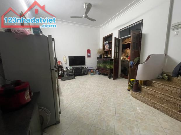 Chính Chủ Cần Bán gấp Nhà phố Khương Đình  -DT :46 M x4 Tầng  - Mt, 4 M  ( giá 6.95 tỷ ) - 2