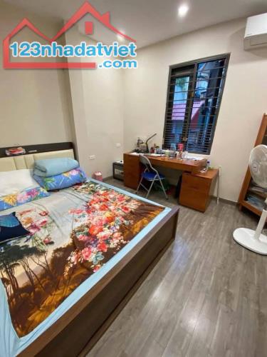 Nhà Đẹp Phân Lô - Ô tô Đỗ Cửa - Dân Trí Cao khu phố Phạm Tuấn Tài - 2