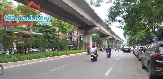 ĐẤT VÀNG PHÂN LÔ  HÀO NAM CẦN BÁN GẤP  DT61m2 LÔ GÓC Ô TÔ KINH DOANH