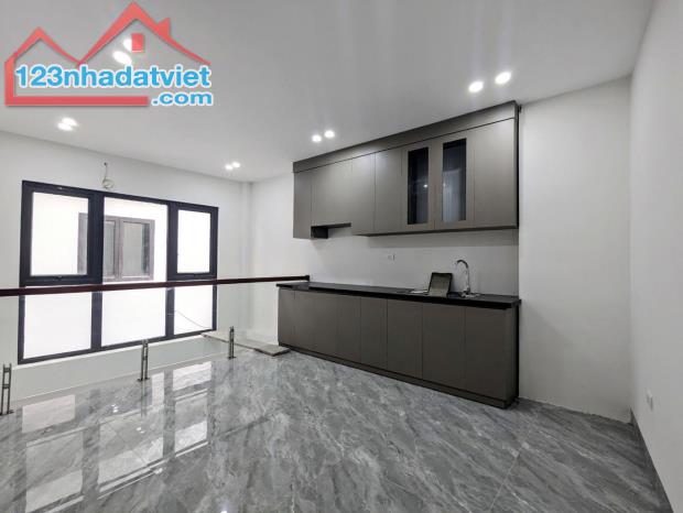 Cần nhượng lại nhà 🏠 Ngọc trì , Long Biên 43 m 5 tầng . Rao 7,8xx tỉ - 1