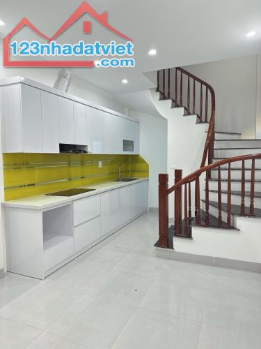 B.Á.N NHÀ TRUNG TÂM PHỐ THƯỢNG THANH – LONG BIÊN- 30,1M- NHÀ 6T MỚI TINH- ĐẸP XUẤT SẮC,