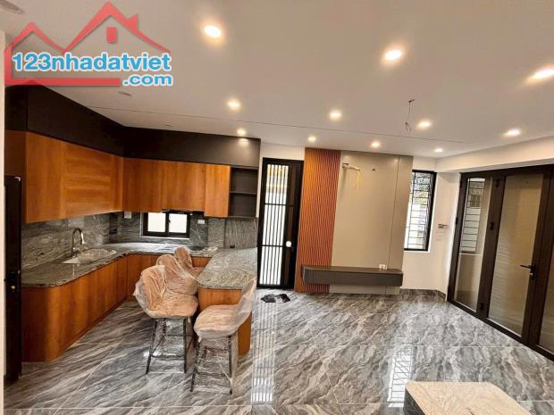💜🌸NHÀ PHỐ VIỆT HƯNG 40M2X5T MT 5.3M CHÀO 7.6 TỶ - LÔ GÓC - 10M RA Ô TÔ - FULL NỘI THẤT🌸