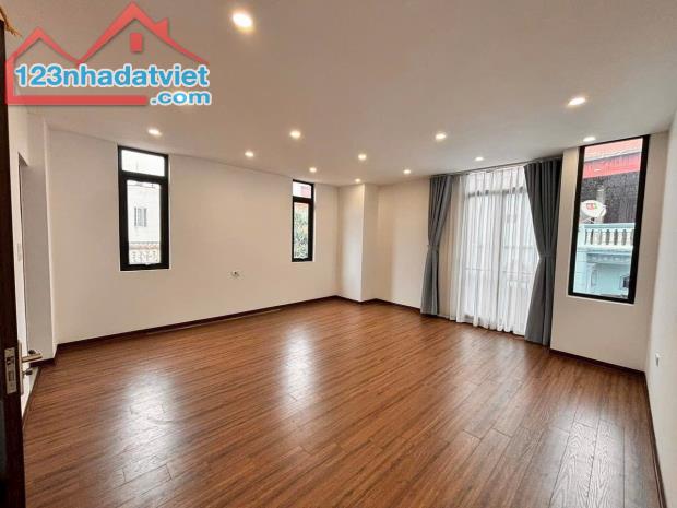 💜🌸NHÀ PHỐ VIỆT HƯNG 40M2X5T MT 5.3M CHÀO 7.6 TỶ - LÔ GÓC - 10M RA Ô TÔ - FULL NỘI THẤT🌸 - 3