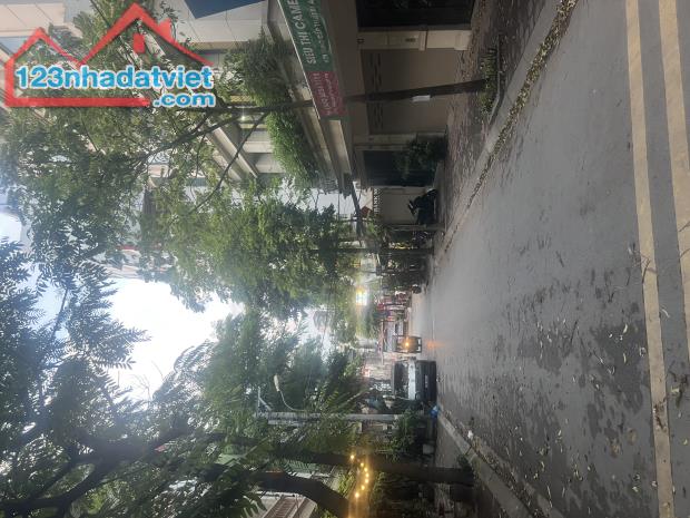 Bán nhà phân lô, vỉa hè ô tô dừng đỗ, 52m2 - Kim Đồng. Ở ngay