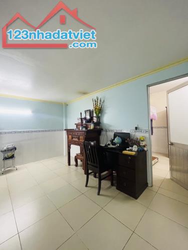 🌴 Ngay chợ việt sing Thuận An, Gấp bán nhà 2 tầng - 66mv, Không QH, LG - Khu phân lô. - 4