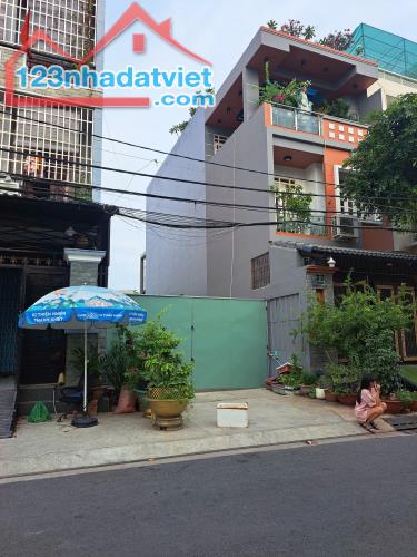 BÁN LÔ ĐẤT ĐẸP – VIEW CÔNG VIÊN THOÁNG MÁT – QUẬN 8
Diện tích: 5x20m (vuông vức, xây