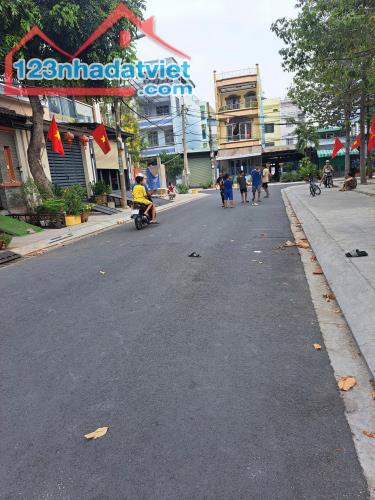 BÁN LÔ ĐẤT ĐẸP – VIEW CÔNG VIÊN THOÁNG MÁT – QUẬN 8
Diện tích: 5x20m (vuông vức, xây - 1