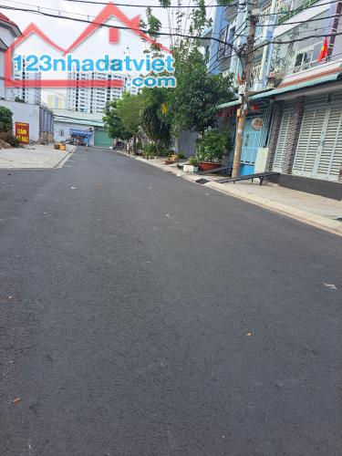 BÁN LÔ ĐẤT ĐẸP – VIEW CÔNG VIÊN THOÁNG MÁT – QUẬN 8
Diện tích: 5x20m (vuông vức, xây - 2