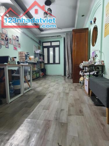 Nam Dư thông 649 Lĩnh Nam, cách 1 nhà ô tô 7 chỗ đỗ 30mx5t giá chỉ 5.6 tỷ. - 2