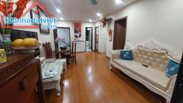 Bán nhà Mặt phố Hồ Tùng Mậu - Cầu giấy DT 33 m2 x 6 tầng, MT 3,7 m- Giá 20.4tỷ - 2