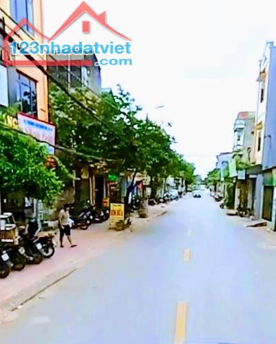 HÀ ĐÔNG -MẶT PHỐ -VỈ HÈ RỘNG -NHÀ ĐẸP -VỪA Ở KẾT HỢP CÙNG KINH DOANH.