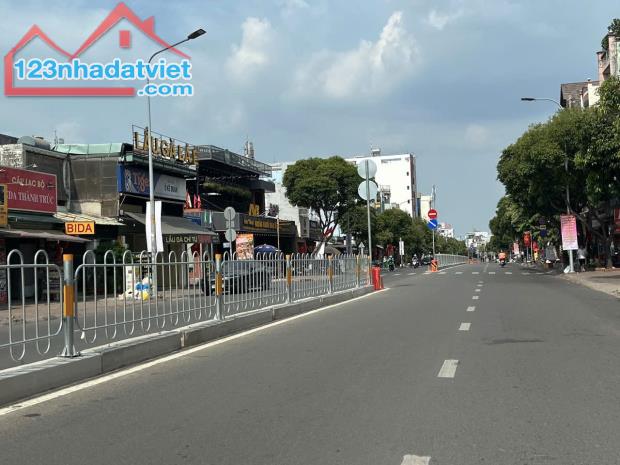 Bán nhà MTKD HIẾM ngang 9M 180m2 Nguyễn Văn Lượng 3 tầng gần KDC Cityland chỉ 31.5 tỷ.