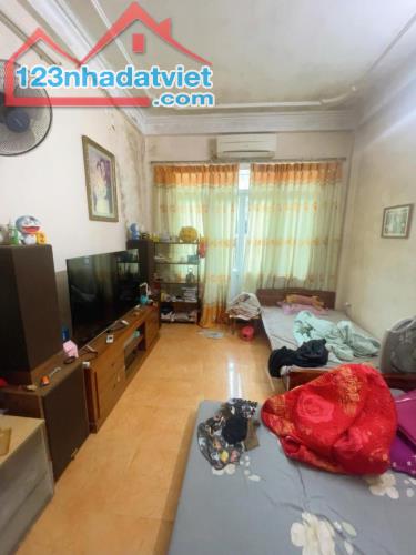 Mình cần bán căn nhà đầu ngõ 191. Tân Mai 24m2 /thực tế 31m2 .5T 3,5mt. 6,3 tỷ Hoàng Mai . - 3