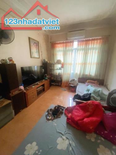 Mình cần bán căn nhà đầu ngõ 191. Tân Mai 24m2 /thực tế 31m2 .5T 3,5mt. 6,3 tỷ Hoàng Mai . - 4