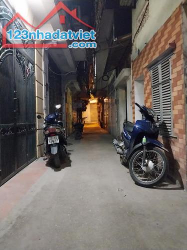 Mình cần bán căn nhà đầu ngõ 191. Tân Mai 24m2 /thực tế 31m2 .5T 3,5mt. 6,3 tỷ Hoàng Mai . - 5