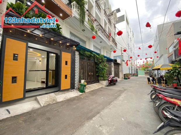 Bán nhà mới 100%, DTSD: gần  340M2 sàn - 4PN-5WC – Full nội thất - 6,2 Tỷ Bớt Lộc - 2