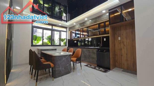Bán nhà mới 100%, DTSD: gần  340M2 sàn - 4PN-5WC – Full nội thất - 6,2 Tỷ Bớt Lộc - 3