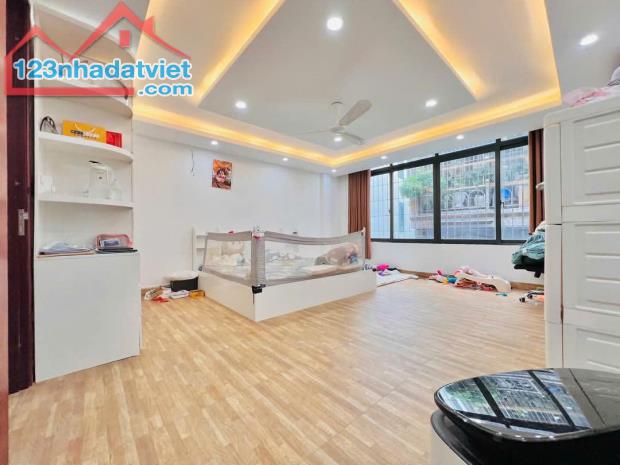 Cho thuê căn hộ Tập thể tầng 3 Phố Kim Liên, 73m2, 2 ngủ, ở hộ GĐ, 10 Triệu - 2