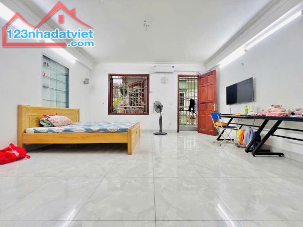 Cho thuê căn hộ Tập thể tầng 3 Phố Kim Liên, 73m2, 2 ngủ, ở hộ GĐ, 10 Triệu - 3
