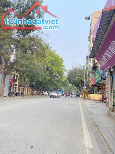Mặt phố Nguyễn Thái Học - Kinh doanh đỉnh - MT rộng - Sổ vuông. - 2