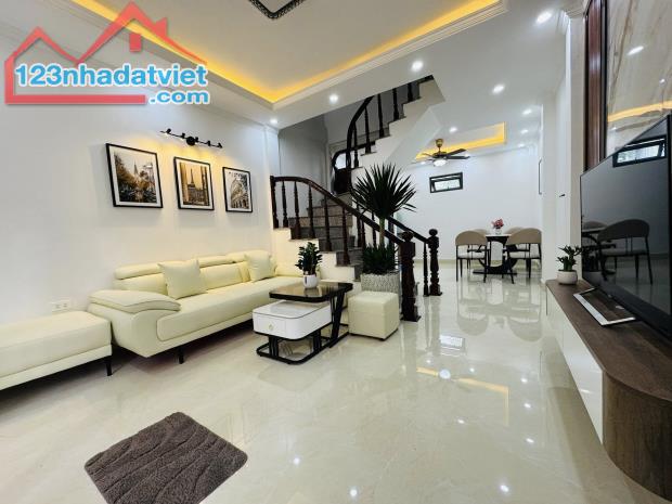 BÁN NHÀ RIÊNG TẠI ĐƯỜNG KIM GIANG, THANH XUÂN 6.8 TỶ 32M 4 TẦNG 2 THOÁNG.